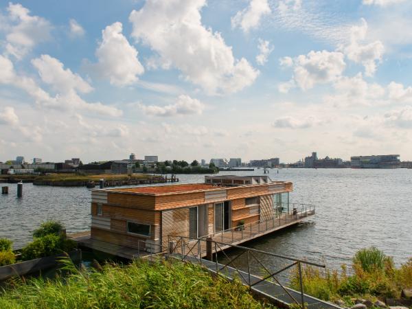 Deze afbeelding van geWoonboot Duurzame Vergaderlocatie Amsterdam Noord  gevestigd in de plaats Amsterdam in de provincie Noord-Holland is de profielfoto van de vergaderlocatie.