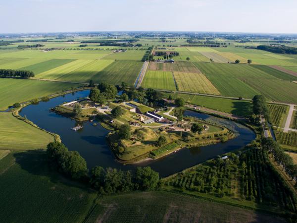 Deze afbeelding van GeoFort gevestigd in de plaats Herwijnen in de provincie Gelderland is de profielfoto van de vergaderlocatie.