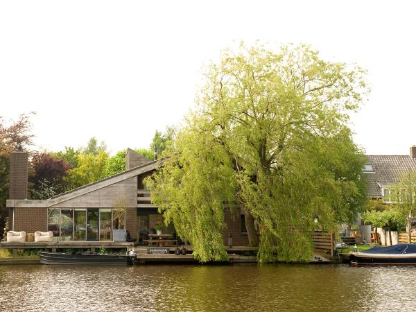 Deze afbeelding van De Amstel tafel gevestigd in de plaats Ouderkerk aan de Amstel in de provincie Noord-Holland is de profielfoto van de vergaderlocatie.