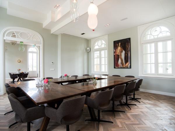 Afbeelding 5 van Boutique Hotel de Witte Dame gevestigd in de plaats Abcoude in de provincie Utrecht geeft inzicht in de mogelijkheden van de vergaderlocatie.