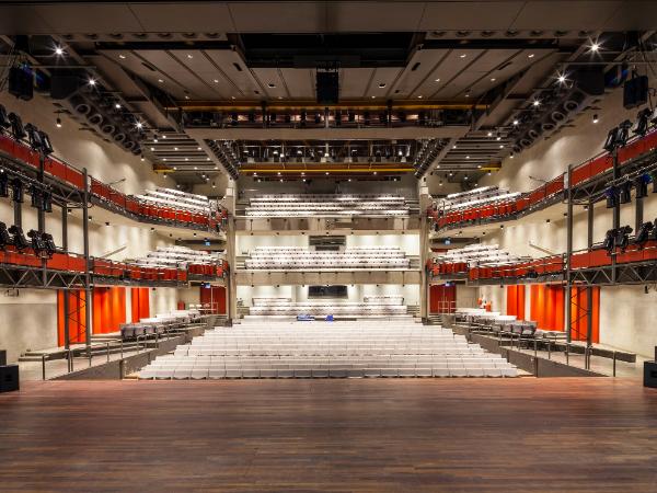 Afbeelding 3 van Theater Rotterdam - locatie Schouwburg gevestigd in de plaats Rotterdam in de provincie Zuid-Holland geeft inzicht in de mogelijkheden van de vergaderlocatie.