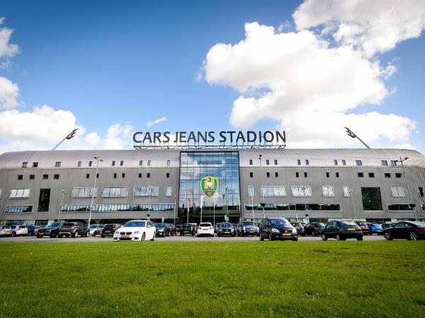 Deze afbeelding van Cars Jeans Stadion gevestigd in de plaats Den Haag in de provincie Zuid-Holland is de profielfoto van de vergaderlocatie.