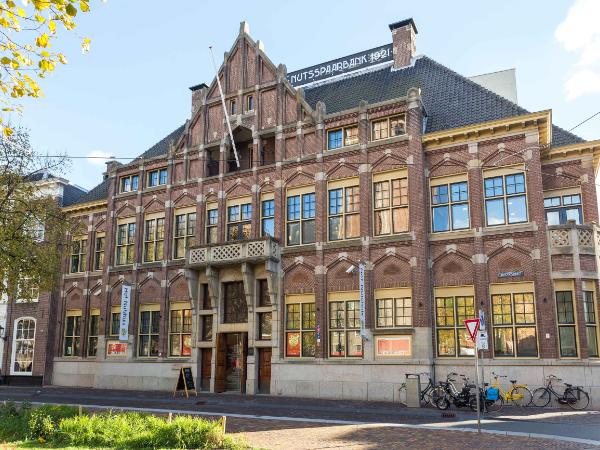 Deze afbeelding van Het Nutshuis gevestigd in de plaats Den Haag in de provincie Zuid-Holland is de profielfoto van de vergaderlocatie.