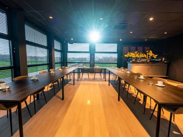 Afbeelding 11 van Almere City FC gevestigd in de plaats Almere in de provincie Flevoland geeft inzicht in de mogelijkheden van de vergaderlocatie.