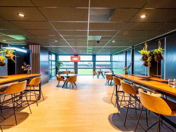 Afbeelding 4 van Almere City FC gevestigd in de plaats Almere in de provincie Flevoland geeft inzicht in de mogelijkheden van de vergaderlocatie.