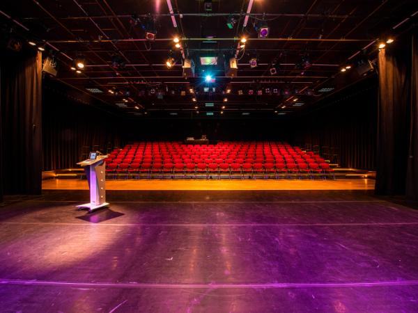 Afbeelding 2 van De Maaspoort Theater & Events  gevestigd in de plaats Venlo in de provincie Limburg geeft inzicht in de mogelijkheden van de vergaderlocatie.