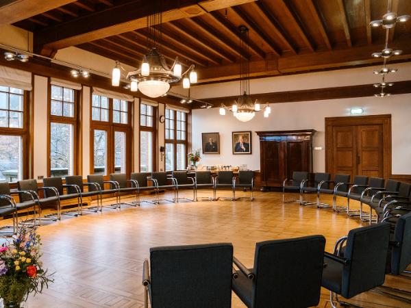 Afbeelding 4 van Het Nutshuis gevestigd in de plaats Den Haag in de provincie Zuid-Holland geeft inzicht in de mogelijkheden van de vergaderlocatie.