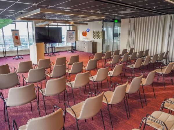 Afbeelding 10 van Meet Tuesday gevestigd in de plaats Rotterdam in de provincie Zuid-Holland geeft inzicht in de mogelijkheden van de vergaderlocatie.