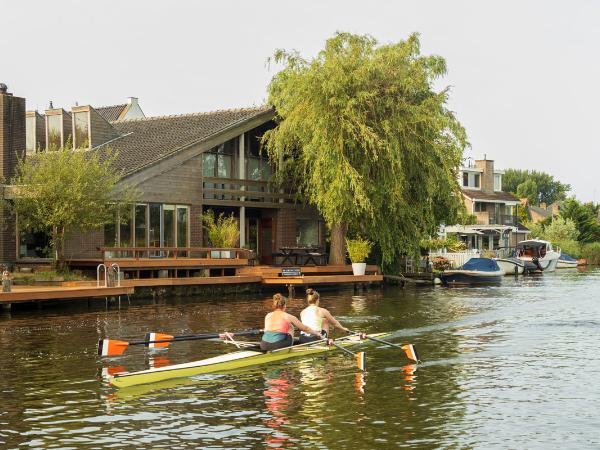 Afbeelding 12 van De Amstel tafel gevestigd in de plaats Ouderkerk aan de Amstel in de provincie Noord-Holland geeft inzicht in de mogelijkheden van de vergaderlocatie.