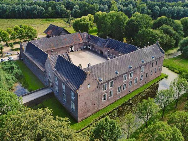 Deze afbeelding van Landgoed Kasteel Terborgh gevestigd in de plaats Schinnen in de provincie Limburg is de profielfoto van de vergaderlocatie.