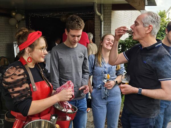 Deze afbeelding van Uw Chef Catering BV gevestigd in de plaats Geldermalsen in de provincie Gelderland is de profielfoto van de meetingdienst.