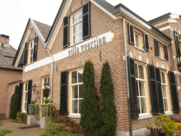 Afbeelding 2 van Villa Veertien gevestigd in de plaats Dieren in de provincie Gelderland geeft inzicht in de mogelijkheden van de vergaderlocatie.