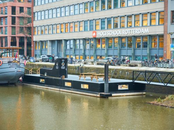 Afbeelding 3 van Wikkelboat & The Red Apple Marina gevestigd in de plaats Rotterdam in de provincie Zuid-Holland geeft inzicht in de mogelijkheden van de vergaderlocatie.