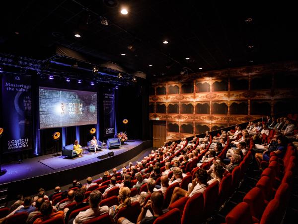 Afbeelding 4 van Louwman Museum gevestigd in de plaats Den Haag in de provincie Zuid-Holland geeft inzicht in de mogelijkheden van de vergaderlocatie.