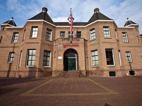 Deze afbeelding van Sparta Stadion, Het Kasteel gevestigd in de plaats Rotterdam in de provincie Zuid-Holland is de profielfoto van de vergaderlocatie.