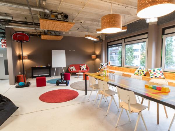 Deze afbeelding van Strategiefabriek gevestigd in de plaats Amsterdam in de provincie Noord-Holland is de profielfoto van de vergaderlocatie.