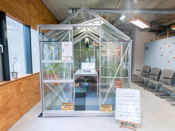 Afbeelding 6 van Strategiefabriek gevestigd in de plaats Amsterdam in de provincie Noord-Holland geeft inzicht in de mogelijkheden van de vergaderlocatie.