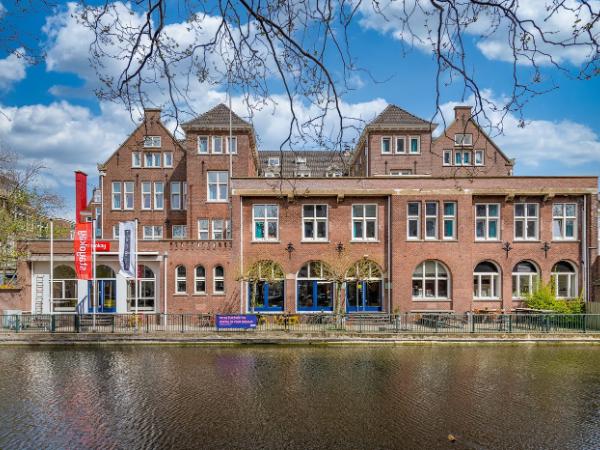 Deze afbeelding van Stayokay Den Haag gevestigd in de plaats Den Haag in de provincie Zuid-Holland is de profielfoto van de vergaderlocatie.