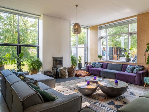 Afbeelding 8 van LOFT Boksum gevestigd in de plaats Boksum in de provincie Friesland geeft inzicht in de mogelijkheden van de vergaderlocatie.