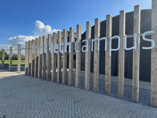 Deze afbeelding van Fruit Tech Campus gevestigd in de plaats Geldermalsen in de provincie Gelderland is de profielfoto van de vergaderlocatie.